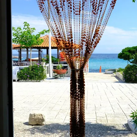 Mangoseaview Nea Roda